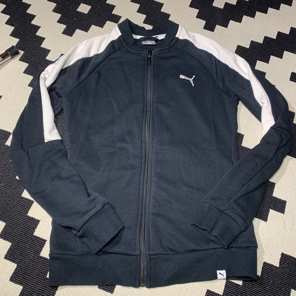 PUMA, zip up sweatshirt! - Picture 4 of 10